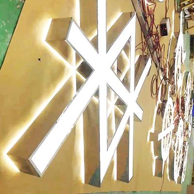 Гигант логотипа нержавеющей стали освещает вверх по знакам писем для CE ROHS событий