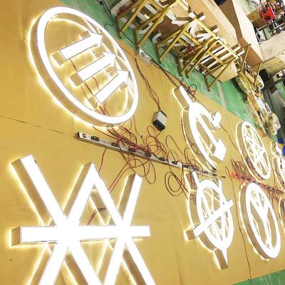 Гигант логотипа нержавеющей стали освещает вверх по знакам писем для CE ROHS событий