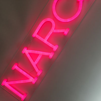 Письма неоновой вывески ясности UL акриловые задние на стена 62cm длиной