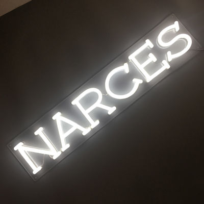 Письма неоновой вывески ясности UL акриловые задние на стена 62cm длиной