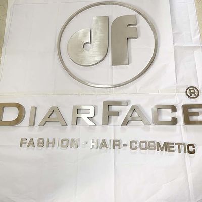 Знак логотипа щетки 3D Металла Писем Компании магазина передний серебряный гальванизировал