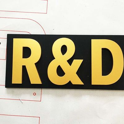 Письма логотипа дела ясные пластиковые для украшения знаков крытого