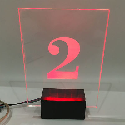 Парадный вход большой RGB привел металлическую пластинку знака числа дома 50000 часов