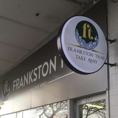 Алюминиевый акриловый держатель стены дизайна доски знака имени кофейни