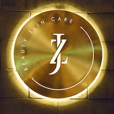 Логотип приведенный кругом света нержавеющей стали металла коробки изготовленный на заказ 3d загорелся