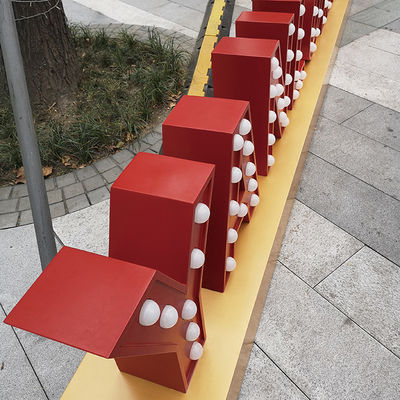 На открытом воздухе загоренные гигантские света писем шатра гальванизируя