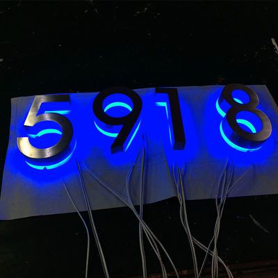 Номера света РГБ щетки серебра знака номера нержавеющей стали 304 приведенные на открытом воздухе
