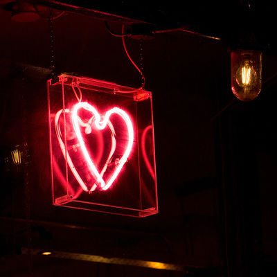 Неоновые вывески высокой прозрачности акриловые персонализированные 50000 часов жизни