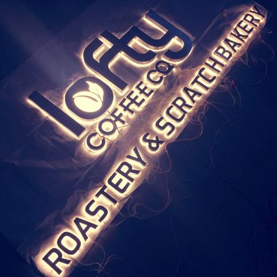 Письма канала смолы акриловые подсвеченные подгоняли почищенное щеткой покрытое хромом 12VDC