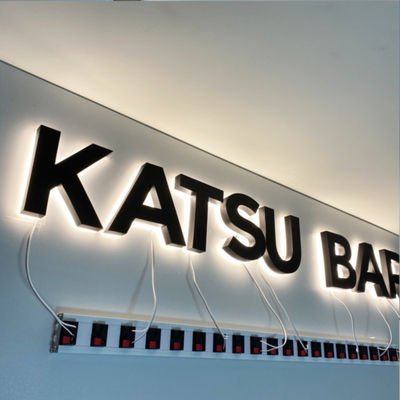 Черные знаки логотипа нержавеющей стали Signage HIGHSPAN покрытия 3D подсвеченные