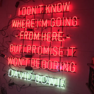 Знаки слова неонового света рамок металла украшения магазина для стены