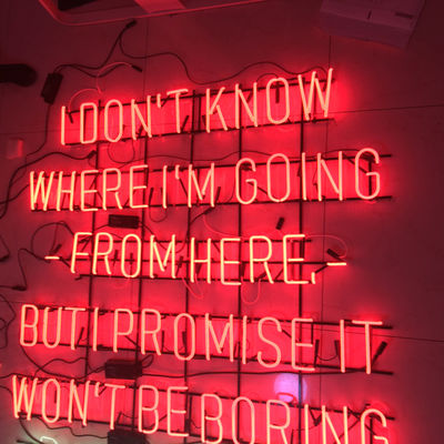 Знаки слова неонового света рамок металла украшения магазина для стены