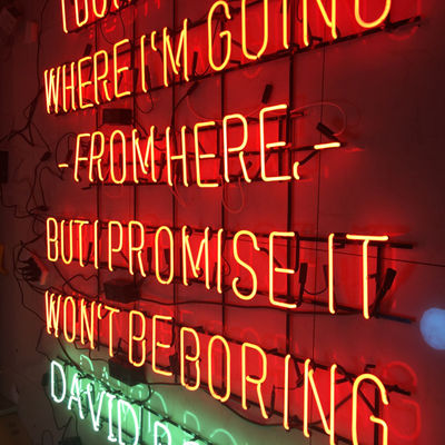 Знаки слова неонового света рамок металла украшения магазина для стены