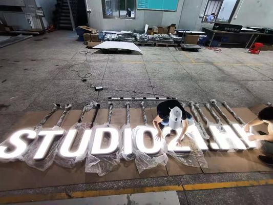 Акриловое письмо металла держателя 3D потолка подписывает черную краску для стены