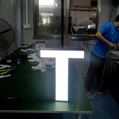 Акриловое письмо металла держателя 3D потолка подписывает черную краску для стены